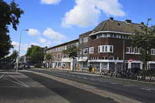 904506 Gezicht op de panden Amsterdamsestraatweg 317 (rechts) -hoger te Utrecht.